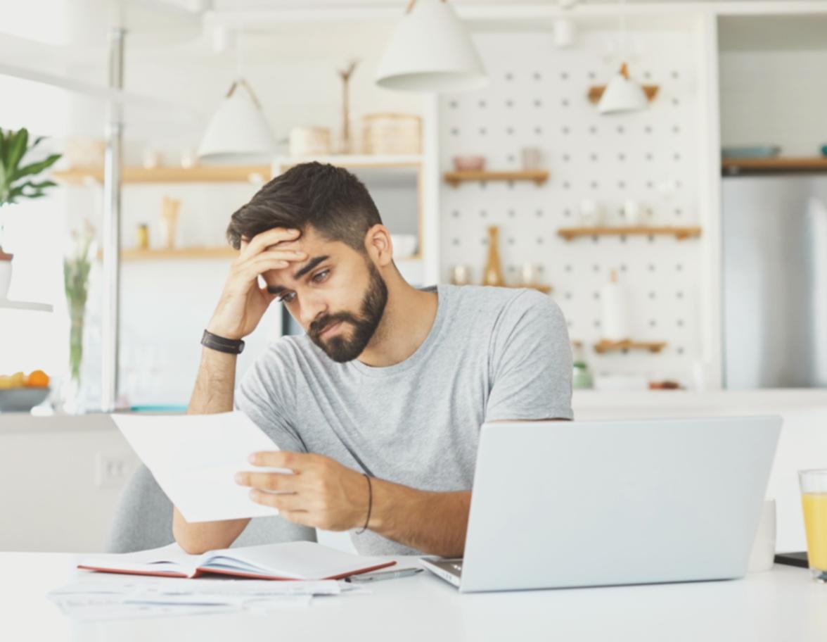 Entorno de trabajo de analítica SEO con múltiples herramientas